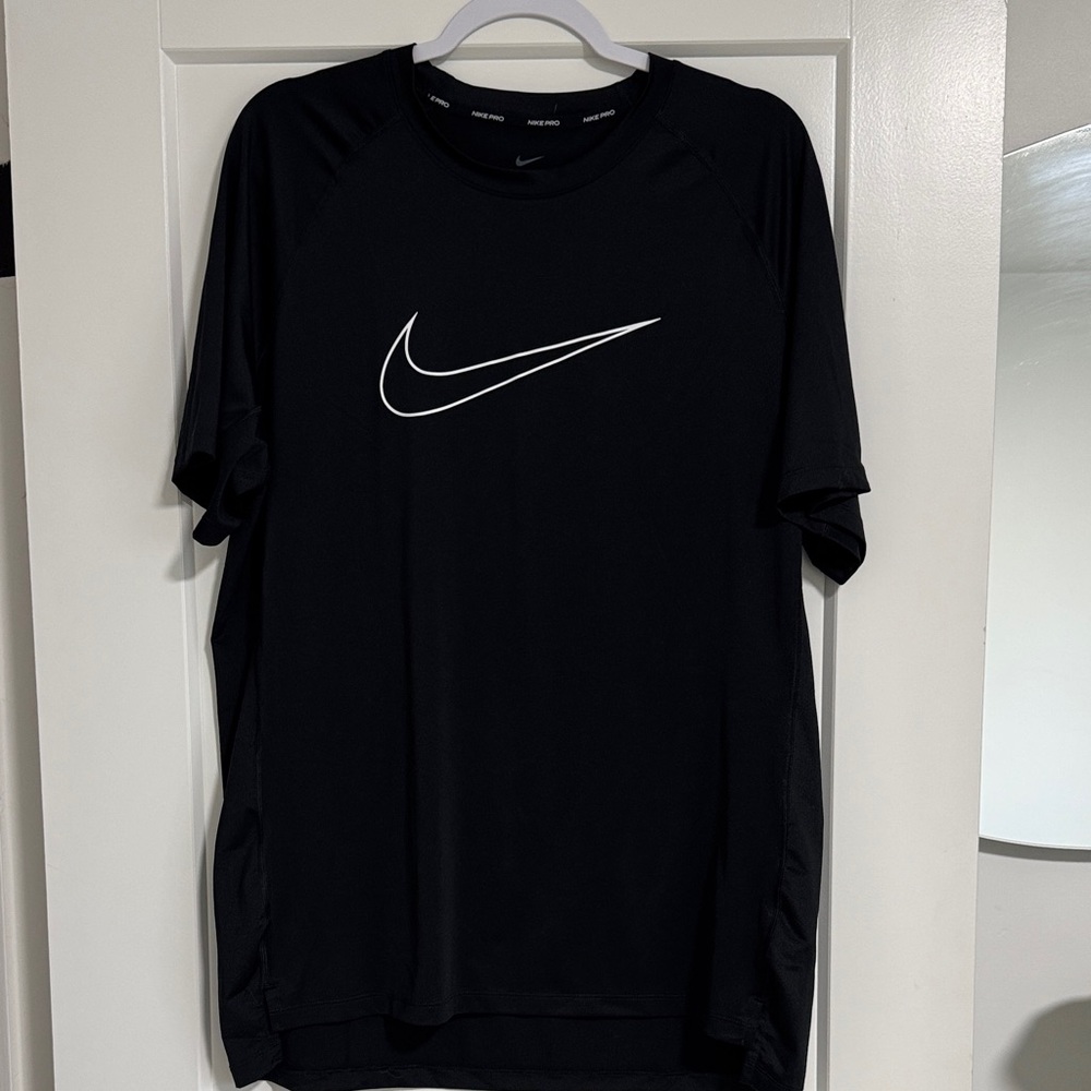 Nike Men's Black Short Sleeve Athletic Tee - Men’s XL